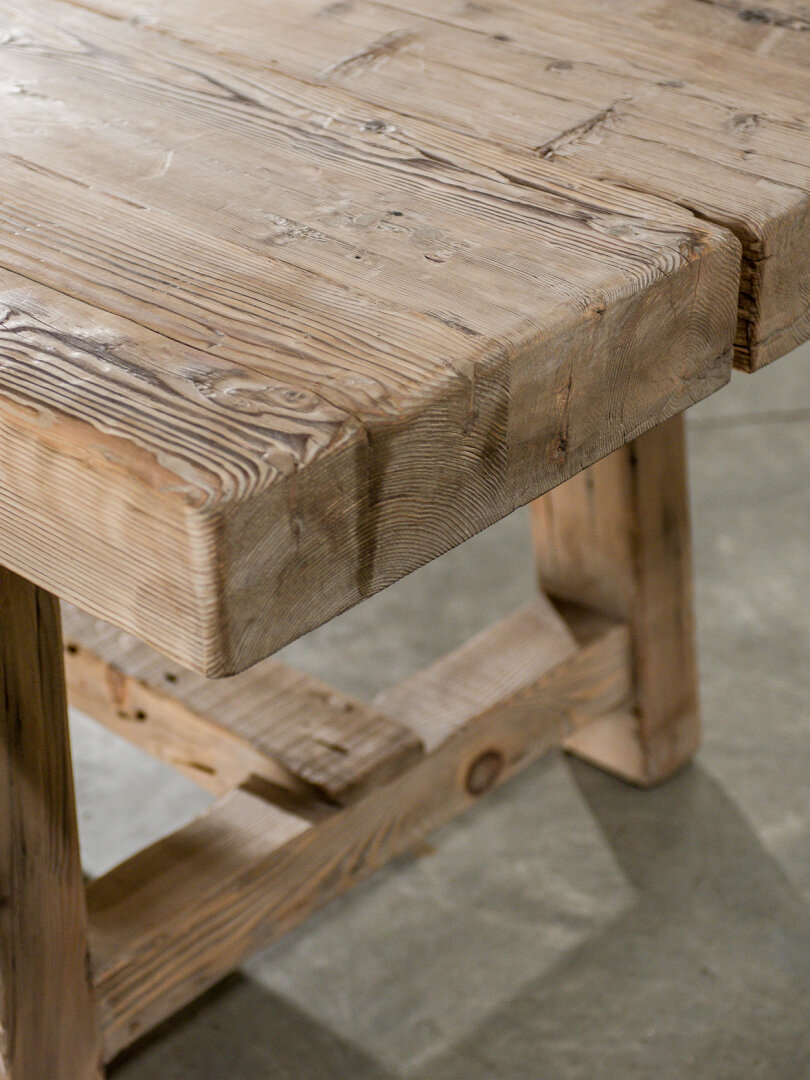 Robuuste eettafel olm hout