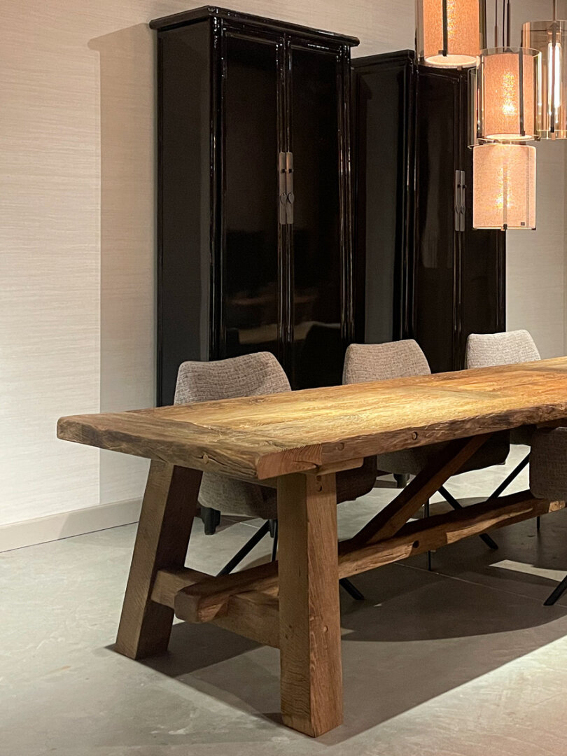 Eettafel oude eik
