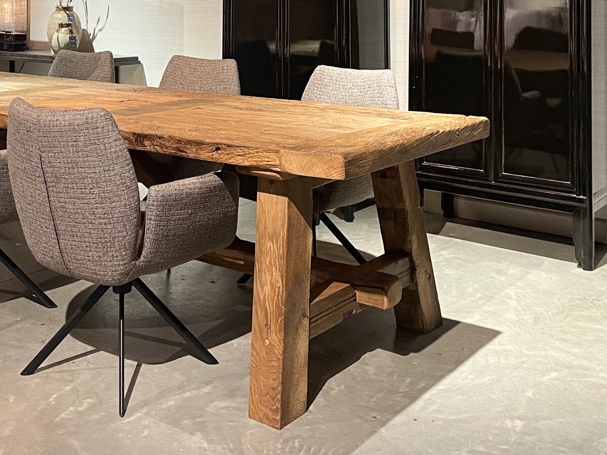 Eettafel oude eik